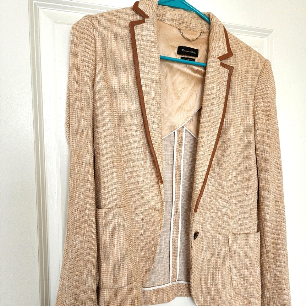 Blazer from Massimo Dutti for modern and classy ladies
